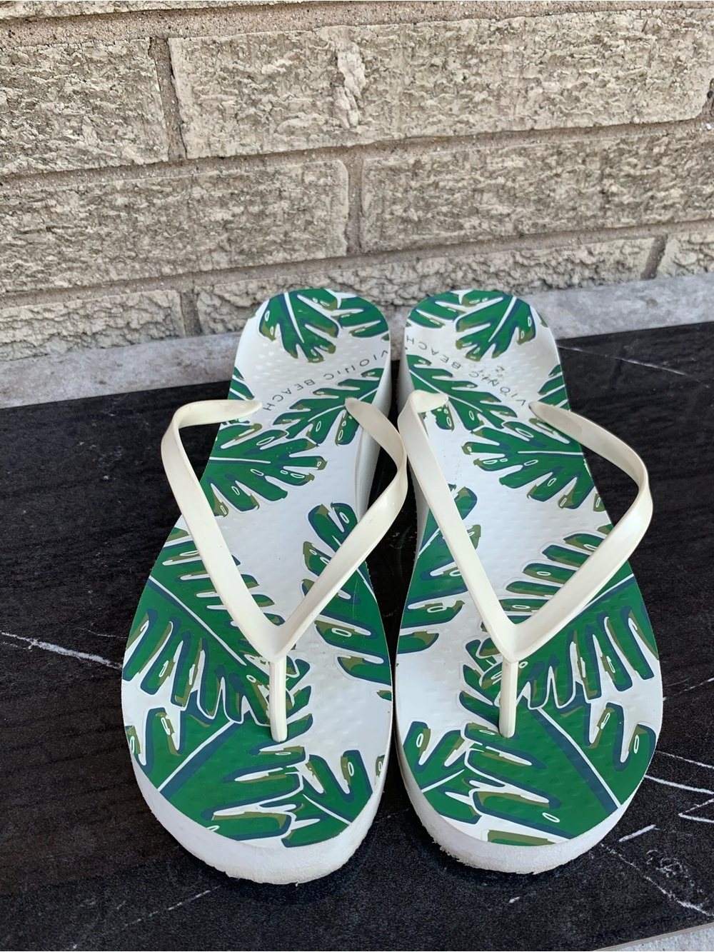 Vionic Noosa Toe Post Sandals size 8